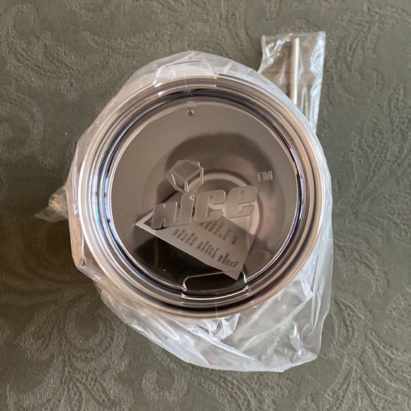 Brand new, never used. Nice, 30 ounce vacuum insulated stainless steel Tumblr. - Picture 7 of 7